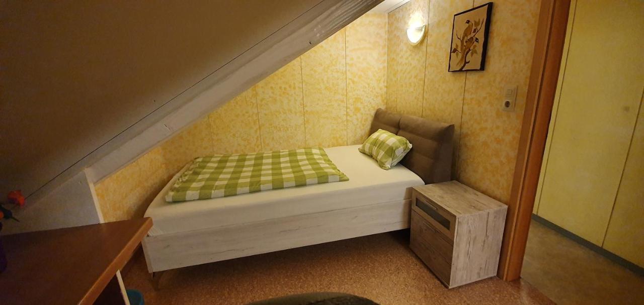 Sonnige Ruhige Dachzimmer Inkl Wifi Plus Kaffee Mit Wg Dusche Und Neuer Kueche Lörrach Exterior foto