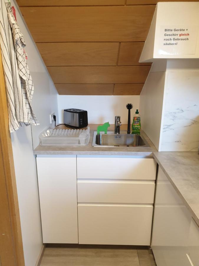 Sonnige Ruhige Dachzimmer Inkl Wifi Plus Kaffee Mit Wg Dusche Und Neuer Kueche Lörrach Exterior foto